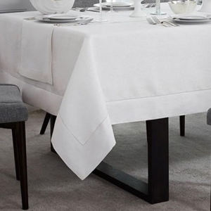 Sferra Reece Oblong Tablecloth 66X106 - White/Silver