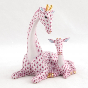 Herend Mother & Baby Giraffe - Raspberry