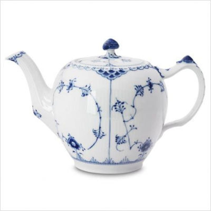 Royal Copenhagen Royal Copenhagen Blue Fluted Half Lace Teapot