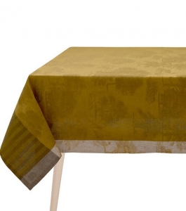 Le Jacquard Francais Souveraine Gold Tablecloth - 69" x 98"