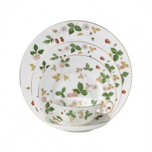 Wedgwood Wild Strawberry 5-Piece Setting