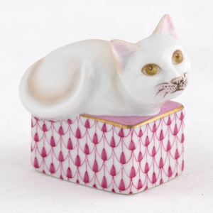 Herend Cat In Box - Raspberry